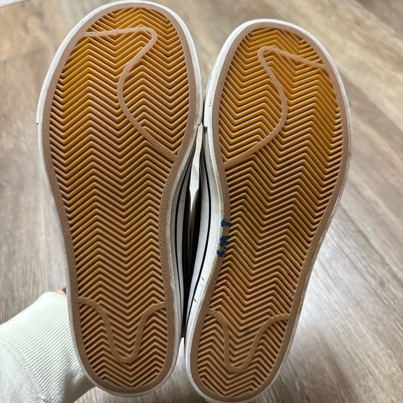 Nike Kids 2 Black Tennis Shoes - Picture 7 of 13